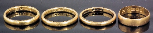 Four 22ct gold wedding bands weight 15d153