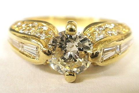 Ladies 18k yellow gold and diamond