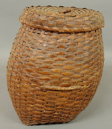 Covered splintwood feather basket