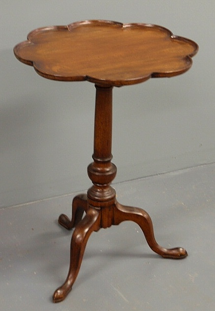 Queen Anne style mahogany candlestand 15b19b