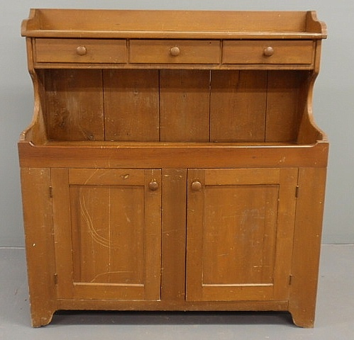 Pine dry sink with a three-drawer