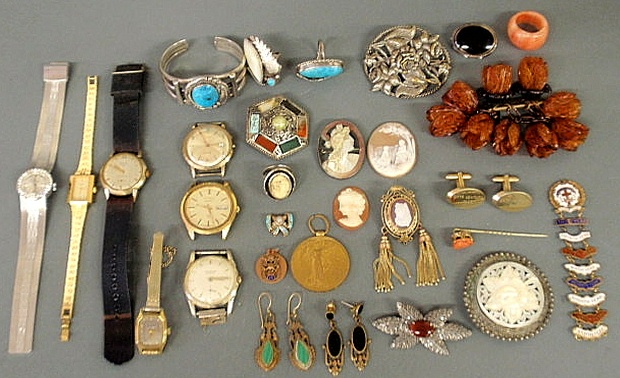 Group of jewelry and accessories-