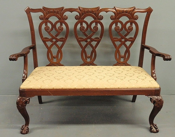 Chippendale style mahogany settee 15b2cb