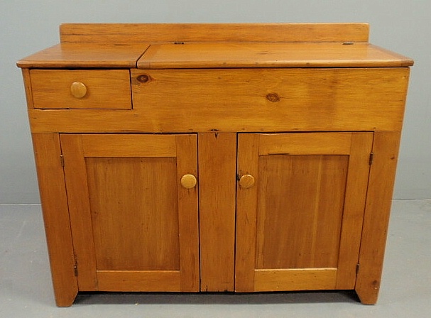 Pine dry sink c.1860 with a deep