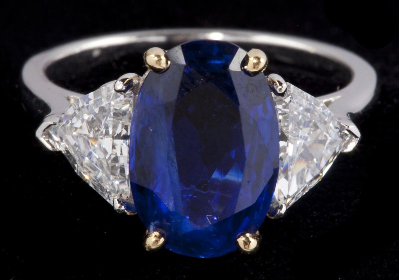 Platinum Sapphire and Diamond Ringcentering