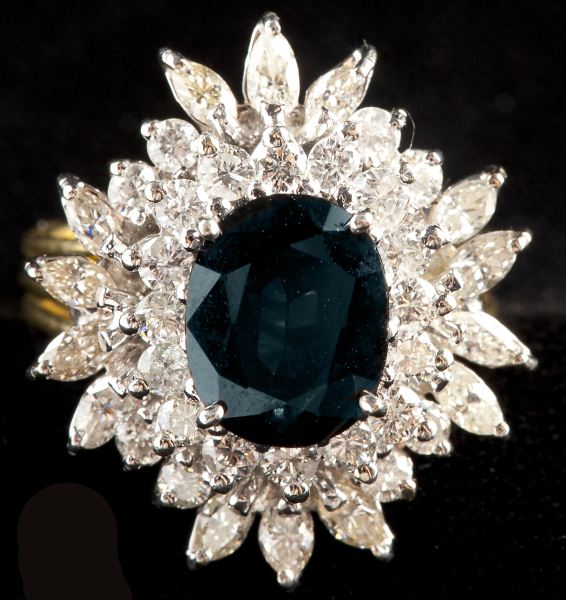 Sapphire and Diamond Ringcontaining