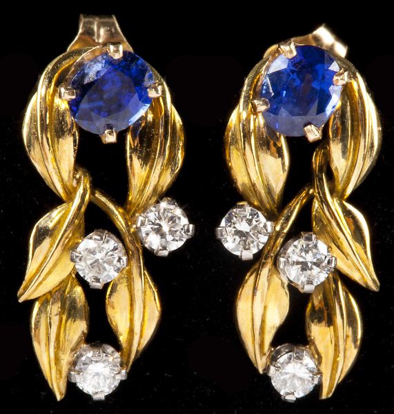 Pair of Sapphire Stud Earrings 15b6af