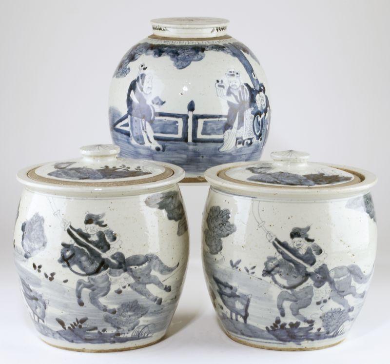 Three Chinese Blue and White Lidded 15b6f8