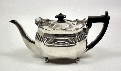 A George III silver teapot of octagonal 15b7b3