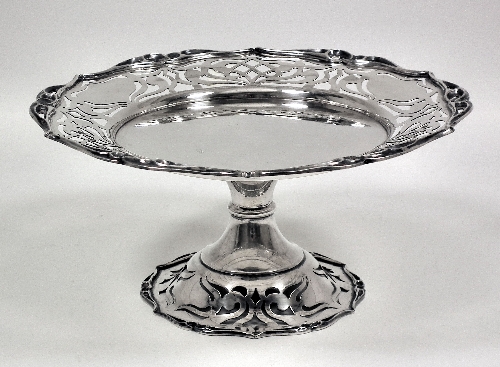 An Edward VII silver circular tazza