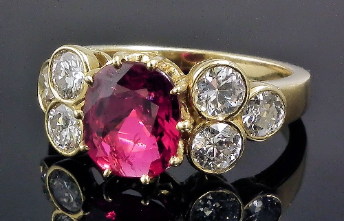 A modern 18ct gold mounted ruby 15b801