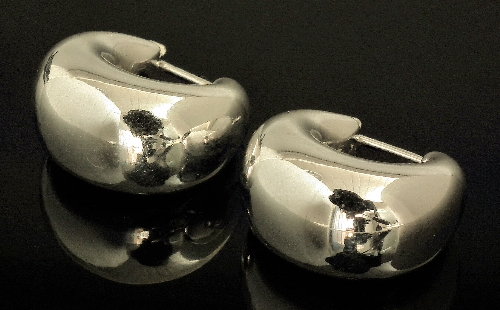 A pair of modern 18ct white gold 15b81d