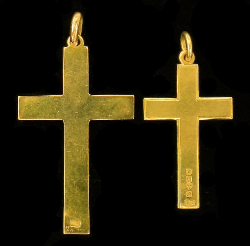 A modern 18ct gold cross pattern 15b82d