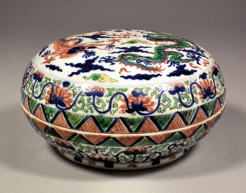 A Chinese porcelain circular box 15b8ca