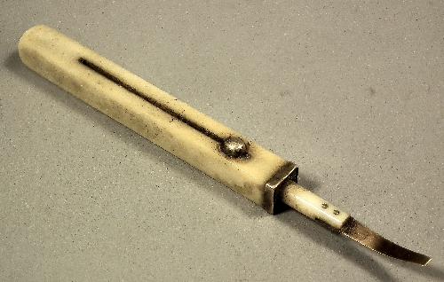 A Victorian gold coloured metal 15b962