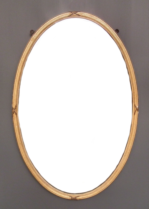 A gilt framed oval wall mirror 15b999
