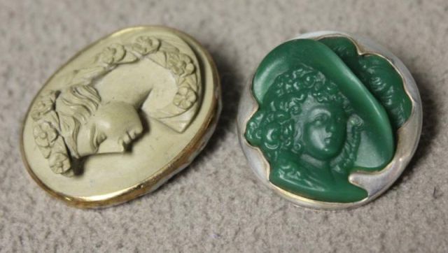 Jewelry Lot of 2 Cameos Including 15eb70