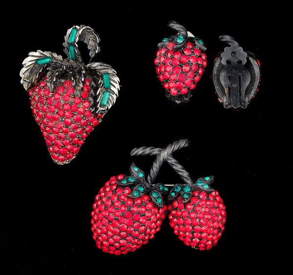 Weiss Strawberry Costume Jewelry 15ecc2