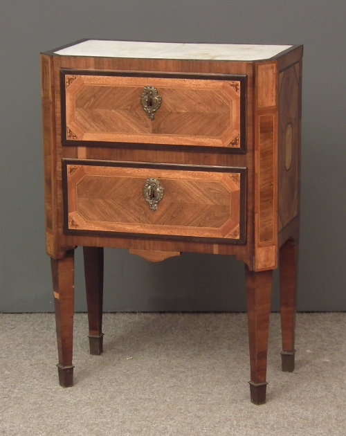 An Italian walnut bedside cabinet 15d21b