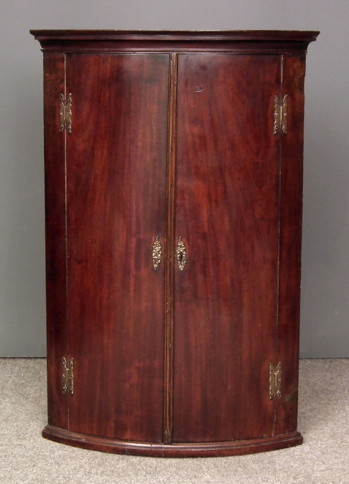 A George III mahogany bow front 15d262