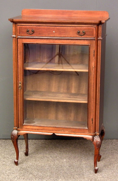 An Edwardian mahogany display cabinet 15d26e