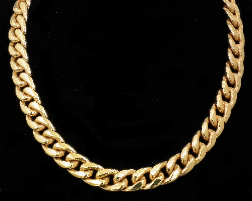 A modern 18ct gold curb link necklace 15d40a