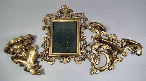 A Continental giltwood wall bracket 15d468