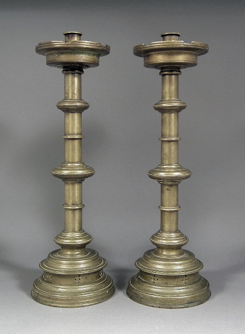 A pair of Victorian brass pillar 15d498