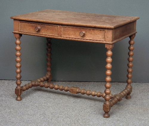 An oak side table of 17th Century  15d543