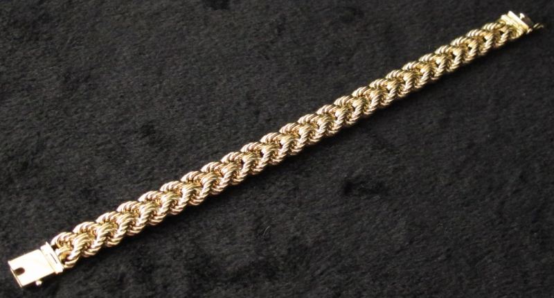 Gold Braceletof braided form with 15d642