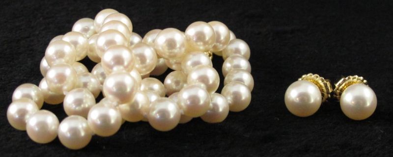 Akoya Pearl Necklace and Earringsthe