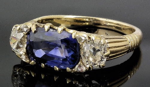 A gold coloured metal mounted sapphire 15d7db