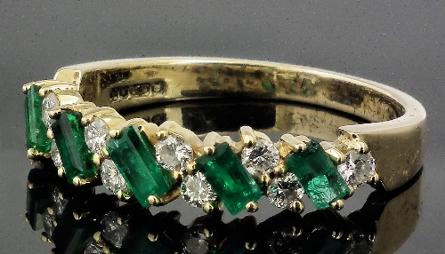 A modern 18ct gold mounted emerald