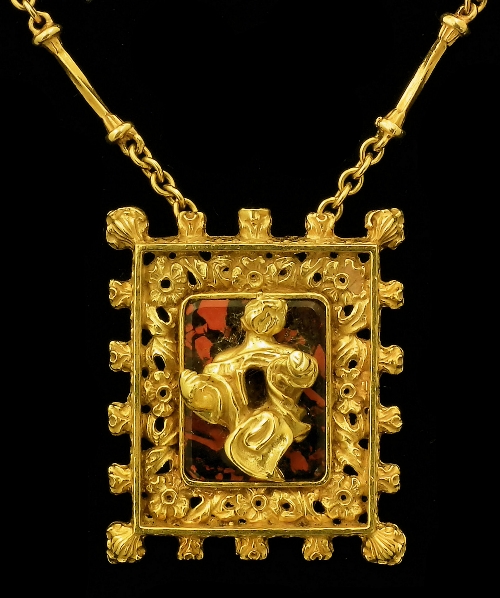 A modern Dali 18ct gold and hardstone