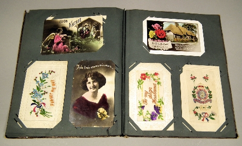 A 1930s postcard album containing 15d87b