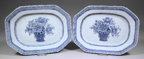 A pair of Chinese blue and white porcelain