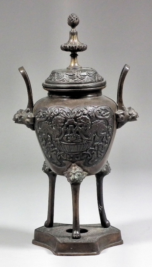 A Chinese bronze two handled koro 15d903