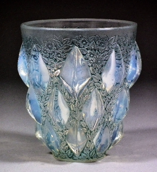 A Lalique opalescent glass Rampillon  15d947