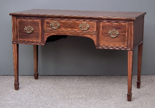 An Edwardian mahogany dressing table