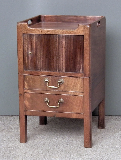 A George III mahogany tray top 15d9ad