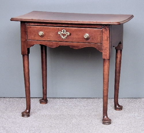 A George II walnut side table the 15d9c1