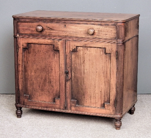 A late Georgian mahogany side cabinet 15d9da