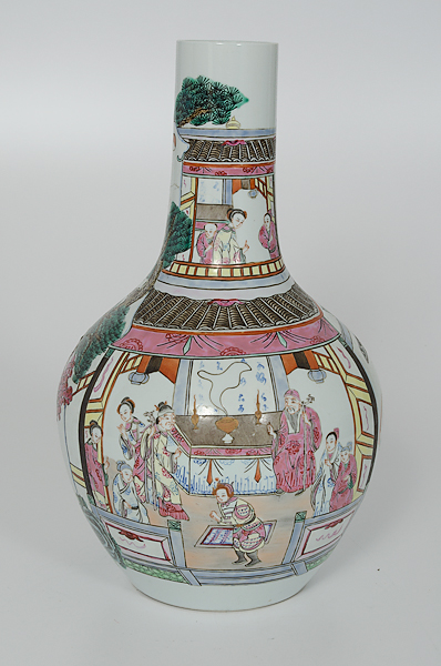 Chinese Porcelain Vase China. A porcelain