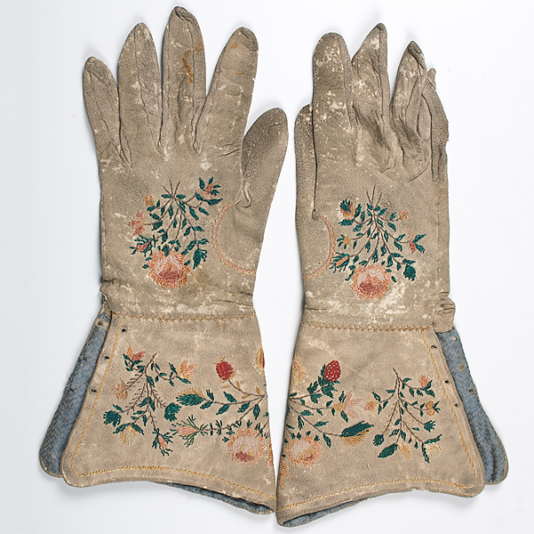 Cree Embroidered Hide Gauntlets finely