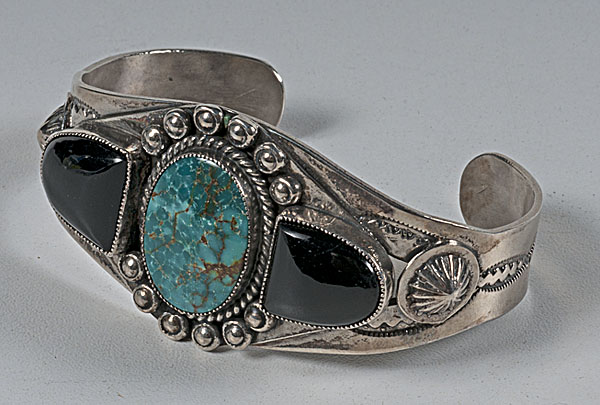Navajo Turquoise and Jet Bracelet 15dced