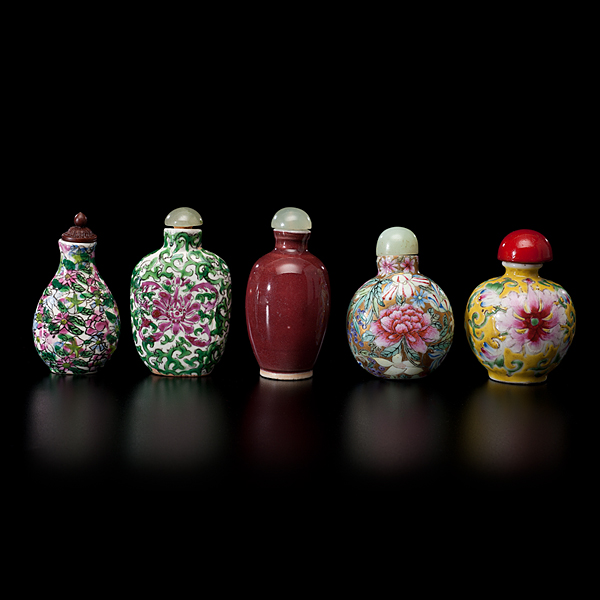 Chinese Porcelain Snuff Bottles 15deed