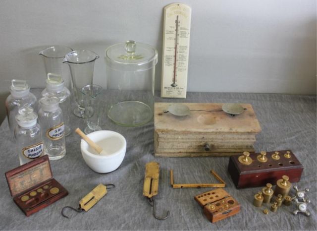 Lot of Vintage Pharmaceutical Items From 15e09f