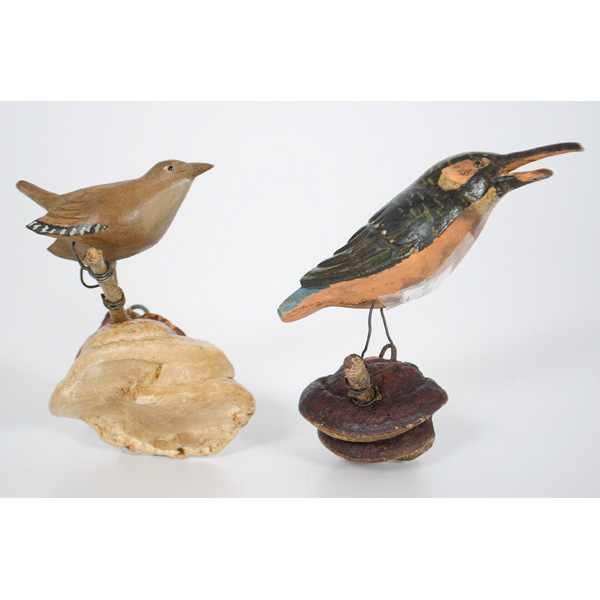 Two Carved Folk Art Birds Whimsical 160c74