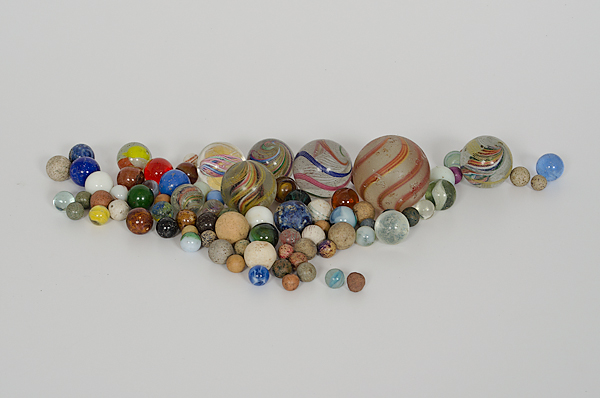 Marbles Assortment of early glass 161039