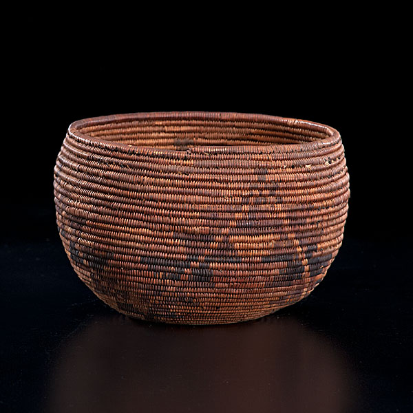 Pomo Basket decorated with stepped 161083